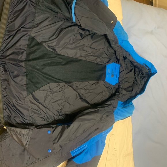 North Face Chakal ski / snowboard jacket, size medium, blue and navy - Picture 4 of 4